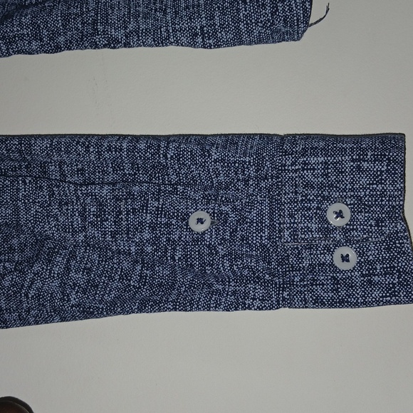 Maximum Zoom in The Mens button-down Longsleeve Shirt Size XL - Picture 3 of 6